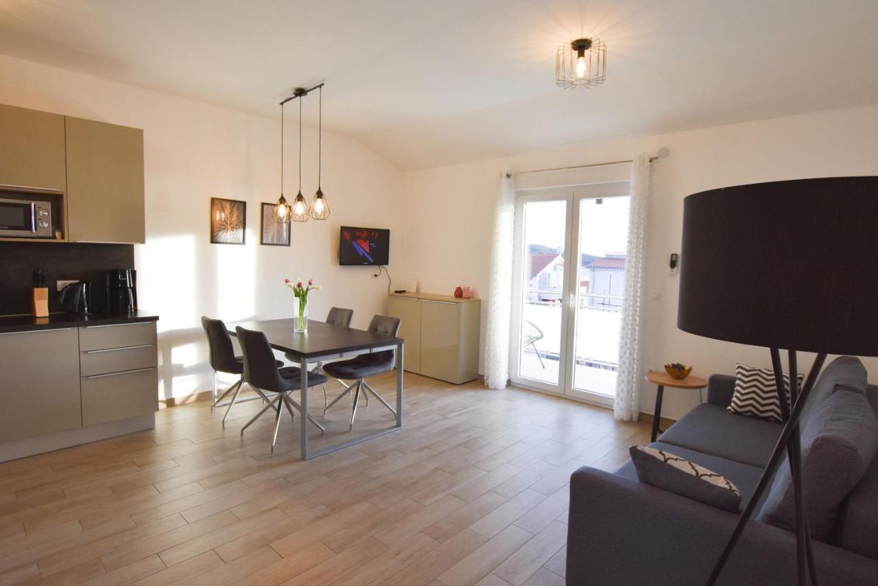 פרימוסטן Apartment Dora מראה חיצוני תמונה
